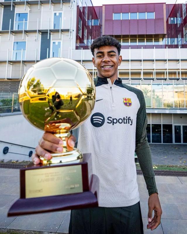 他立刻顺势 他立刻顺势